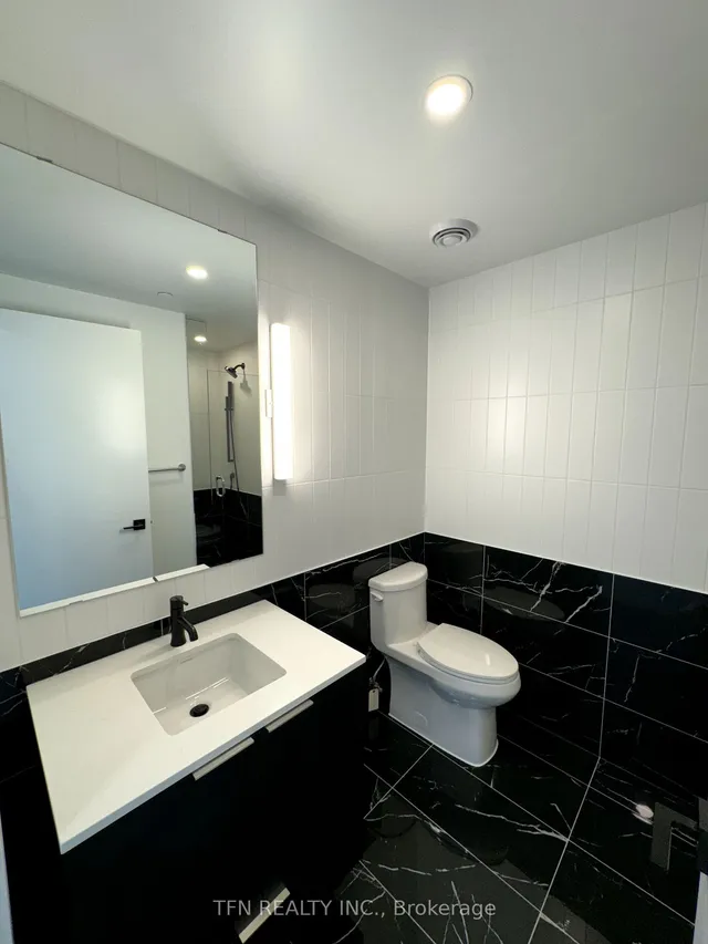 Additional image 10 of 327 King St Unit 4105