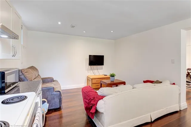 Additional image 8 of 108 Corby Cres