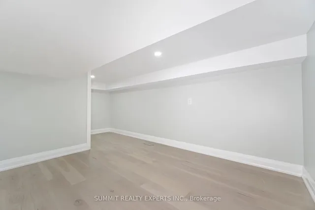 Additional image 17 of 9 Keewatin Gate