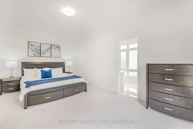 Additional image 23 of 54 Moorcroft Pl