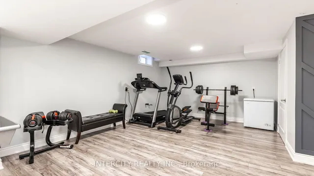 Additional image 33 of 58 Bansbury Circ