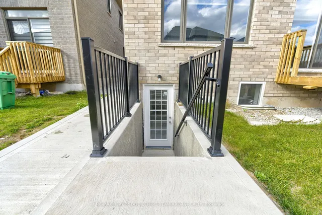 Additional image 38 of 379 Valleyway Dr