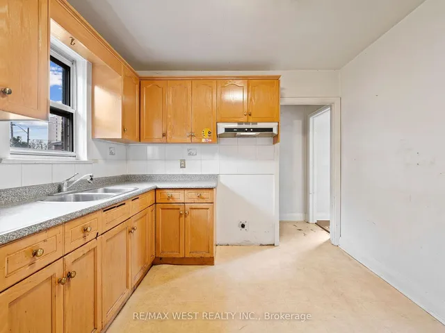 Additional image 16 of 4 Allen Ave