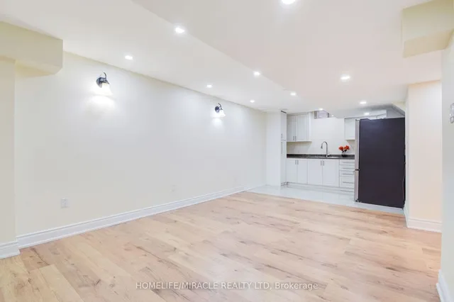 Additional image 36 of 55 Lyndbrook Cres