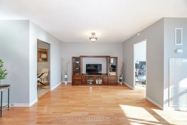 Additional image 7 of 714 The West Mall Unit 1009