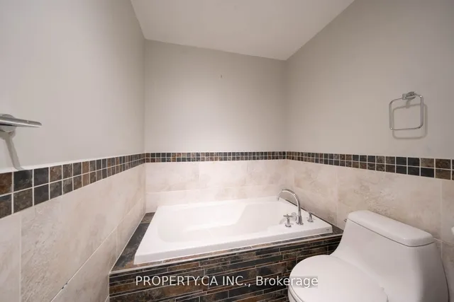 Additional image 16 of 473 Dupont St Unit 3