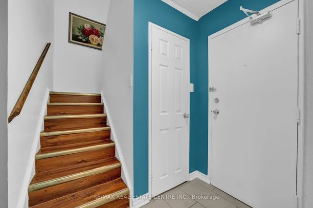 Additional image 6 of 4062 Lawrence Ave Unit 106