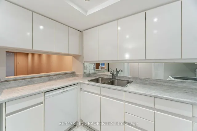 Additional image 8 of 33 University Ave Unit 1501