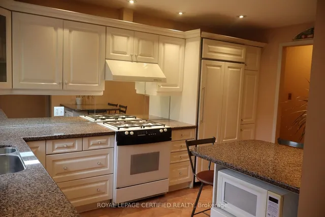 Additional image 10 of 35 Ladore Dr