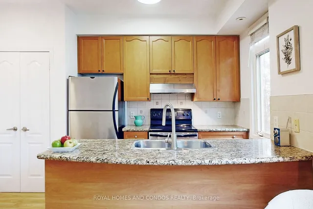 Additional image 12 of 60 Carr St Unit Th5