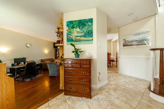Additional image 34 of 46 Lorraine Cres