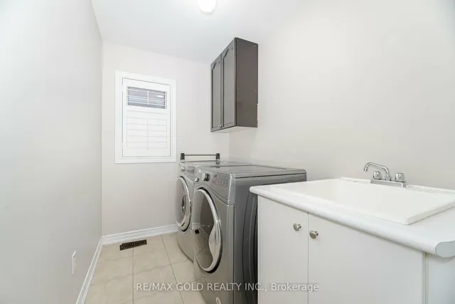 Additional image 33 of 24 Campwood Cres