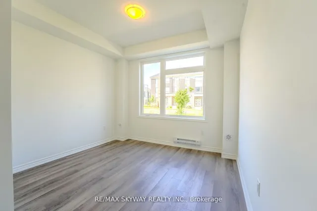 Additional image 6 of 4 Plume St