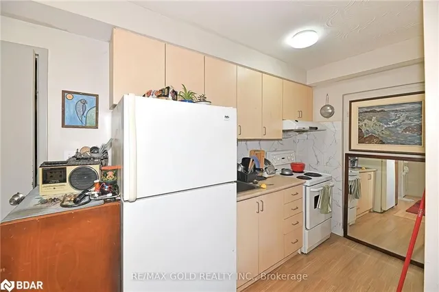 Additional image 10 of 156 Barrington Ave