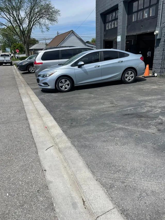 Primary image of 1171 Roselawn Ave