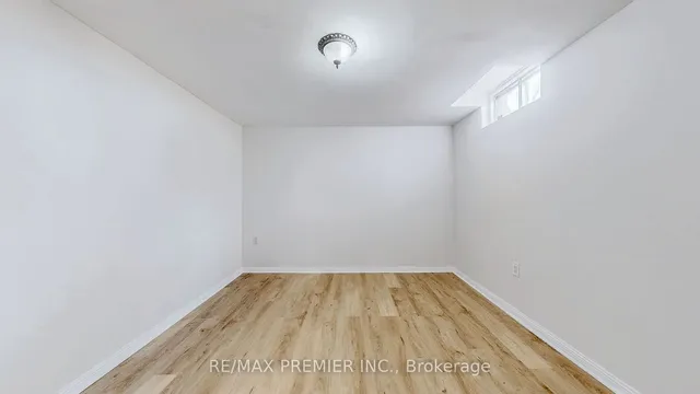 Additional image 33 of 105 Fairglen Ave