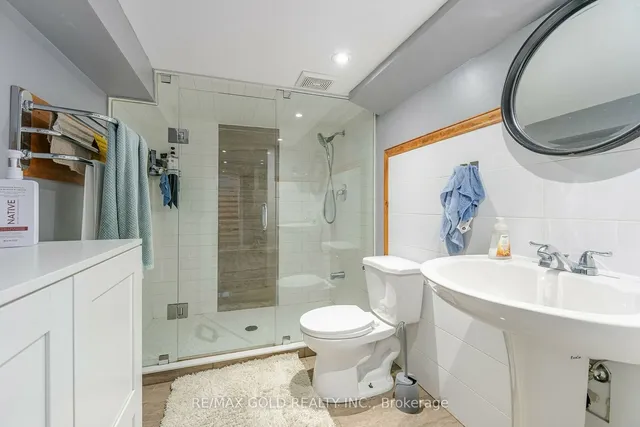 Additional image 23 of 26 Regis Circ