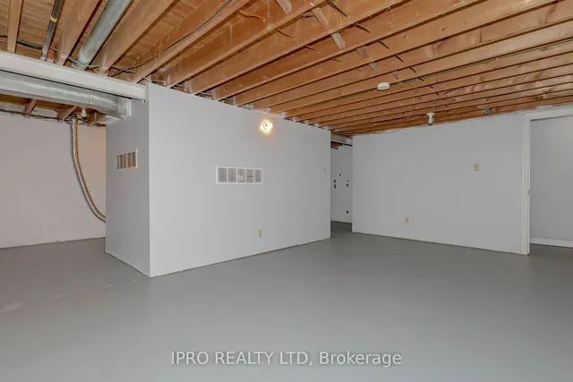 Additional image 30 of 17 Town House Cres