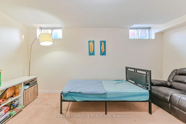 Additional image 32 of 169 Crystal Glen Cres