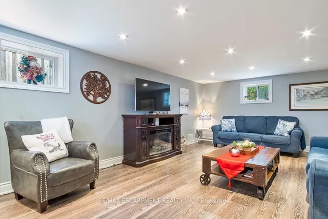 Additional image 27 of 24 WILLIS Dr