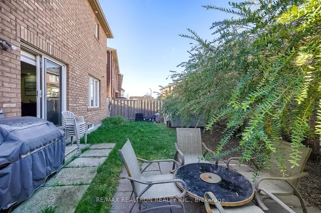 Additional image 40 of 102 Commodore Dr