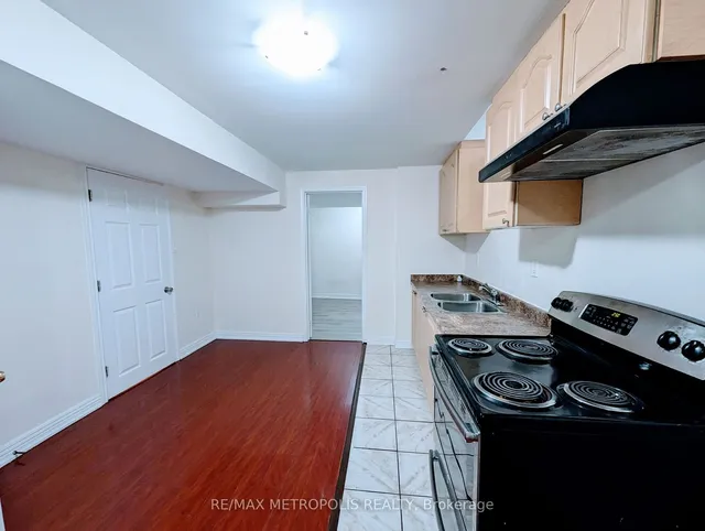 Additional image 30 of 27 Prince Cres