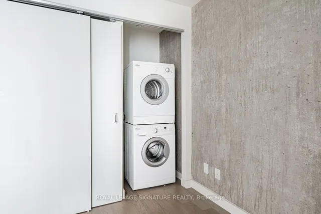 Additional image 12 of 111 Bathurst St Unit 814