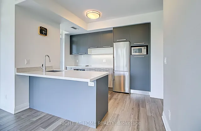 Additional image 9 of 36 Park Lawn Rd Unit 305