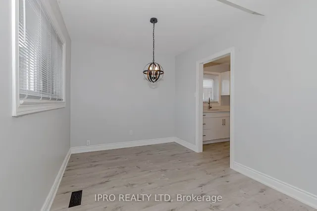 Additional image 14 of 17 Town House Cres