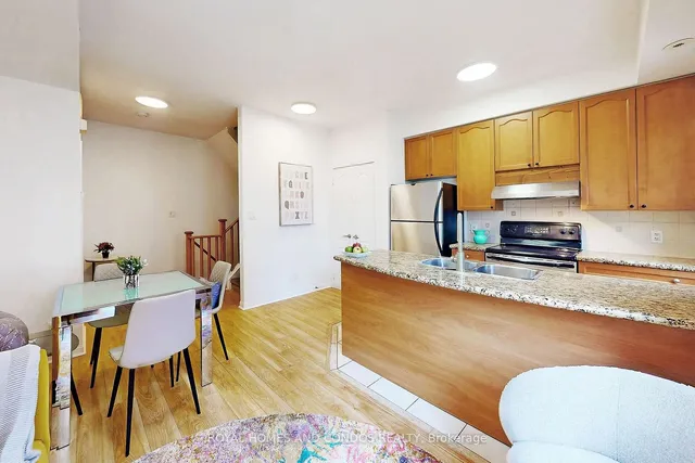 Additional image 9 of 60 Carr St Unit Th5