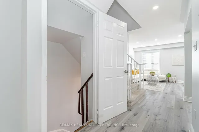 Additional image 28 of 120 Railroad St Unit 14