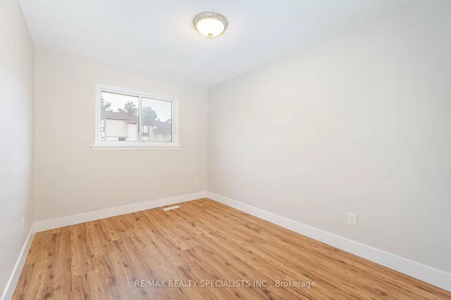 Additional image 24 of 8 Guildford Cres Unit 8