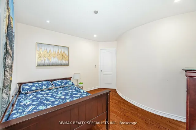 Additional image 27 of 36 Dunvegan Cres