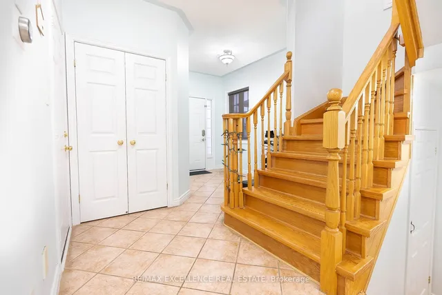 Additional image 7 of 13 Stable Gate