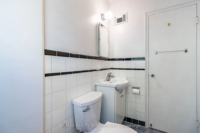 Additional image 15 of 19 Mulgrove Dr