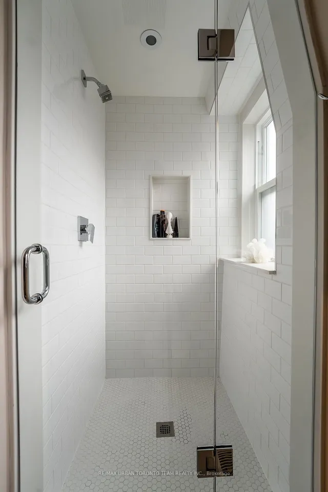 Additional image 26 of 502 King St