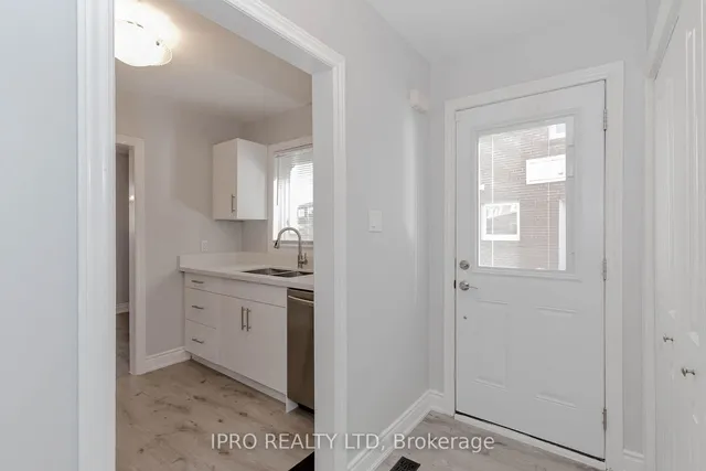 Additional image 3 of 17 Town House Cres