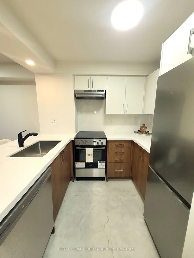 Additional image 8 of 736 Bay St Unit 1101