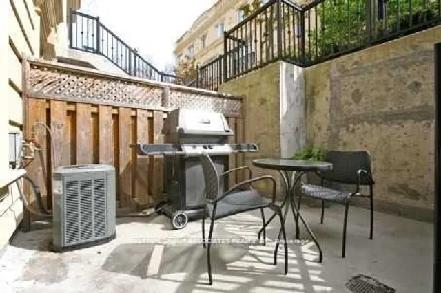 Primary image of 88 Carr St Unit TH19