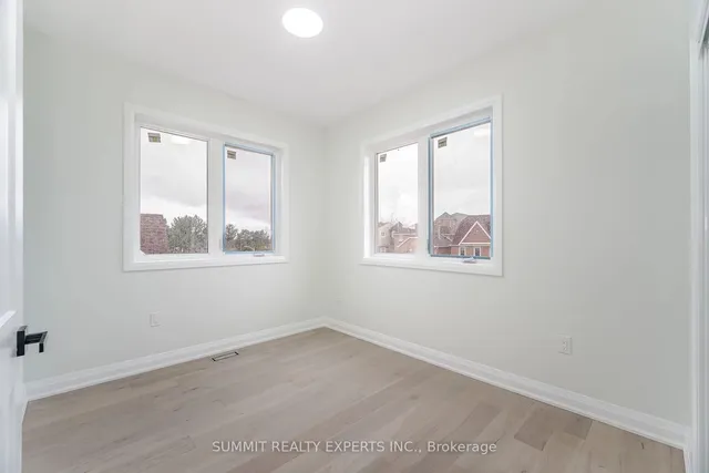 Additional image 33 of 9 Keewatin Gate