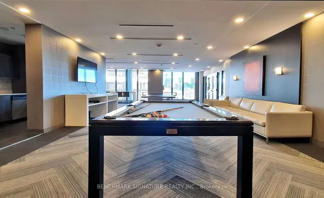 Additional image 29 of 51 East Liberty St Unit 908