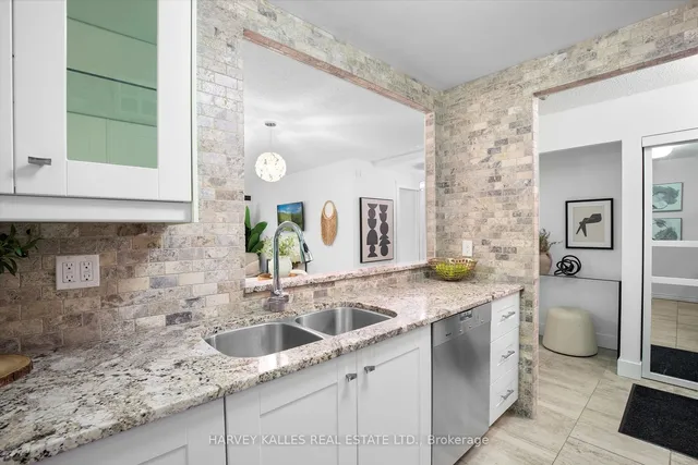 Additional image 7 of 1055 Bay St Unit 1008