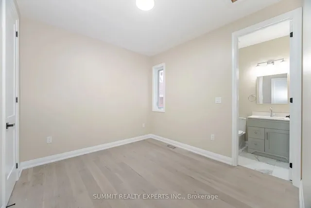 Additional image 29 of 9 Keewatin Gate