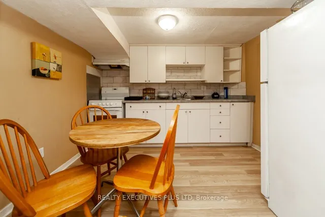 Additional image 12 of 46 Lorraine Cres