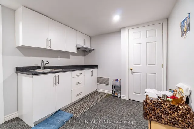 Additional image 18 of 57 Town House Cres