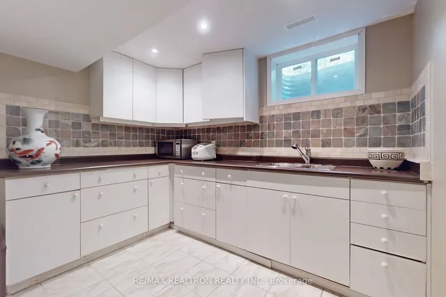 Additional image 35 of 237 Old Yonge St