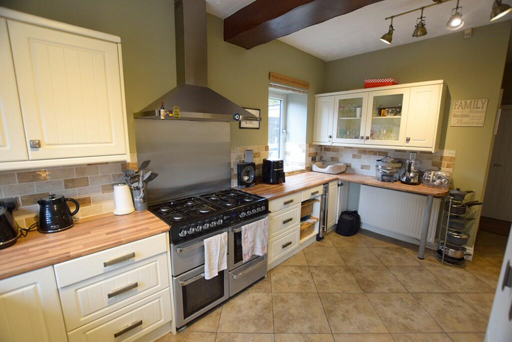 Additional image 8 of 33 Church Square, Burnley, Lancashire, BB10 3NH