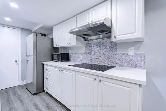 Additional image 24 of 29 Adventura Rd