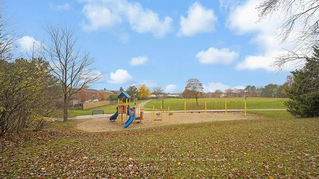 Additional image 39 of 60 Roehampton Cres