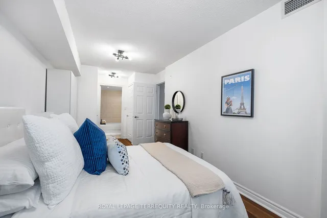 Additional image 19 of 225 Wellesley St Unit 216